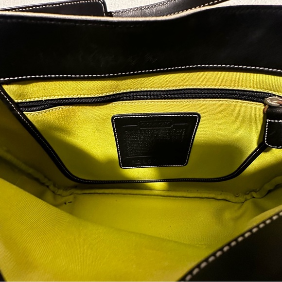 Coach Clip Lock Beige Canvas & Black Leather Trimmed Handbag
L0K-7774 - Picture 9 of 9